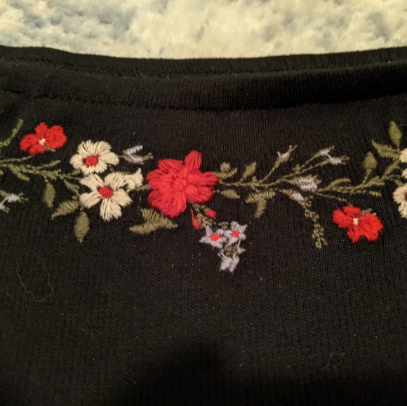 Black off the shoulder top from American Eagle - Picture 2 of 4